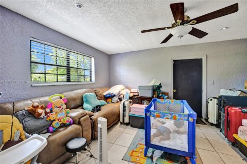 House in Fort Lauderdale, Florida 4 bedrooms, 156.26 sq.m. № 1128690 - photo 22