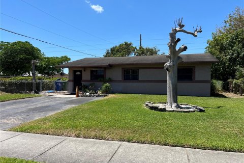 Casa en venta en Fort Lauderdale, Florida, 4 dormitorios, 156.26 m2 № 1128690 - foto 2