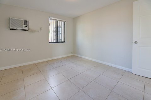 Commercial property in Miami, Florida 94.95 sq.m. № 880075 - photo 23