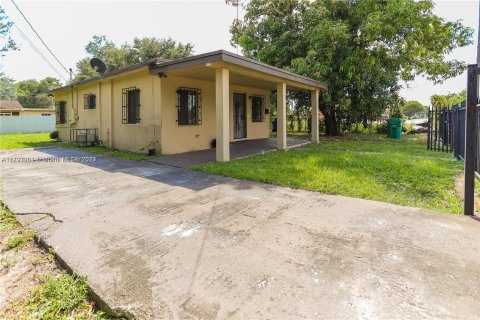 Commercial property in Miami, Florida 94.95 sq.m. № 880075 - photo 5