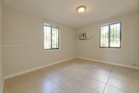 Commercial property in Miami, Florida 94.95 sq.m. № 880075 - photo 22