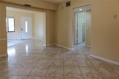 Commercial property in Miami, Florida 94.95 sq.m. № 880075 - photo 6