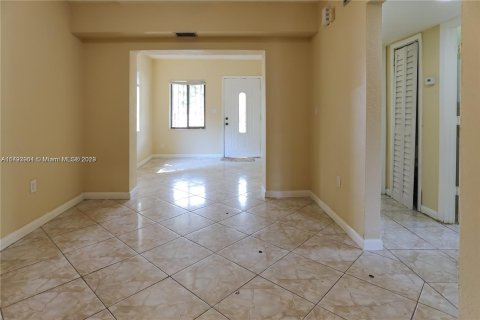 Commercial property in Miami, Florida 94.95 sq.m. № 880075 - photo 7