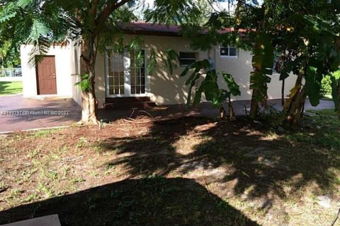 Casa en venta en North Miami, Florida, 3 dormitorios, 88.26 m2 № 880078 - foto 3
