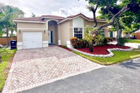 Casa en venta en Cutler Bay, Florida, 3 dormitorios, 127.55 m2 № 1272489 - foto 1