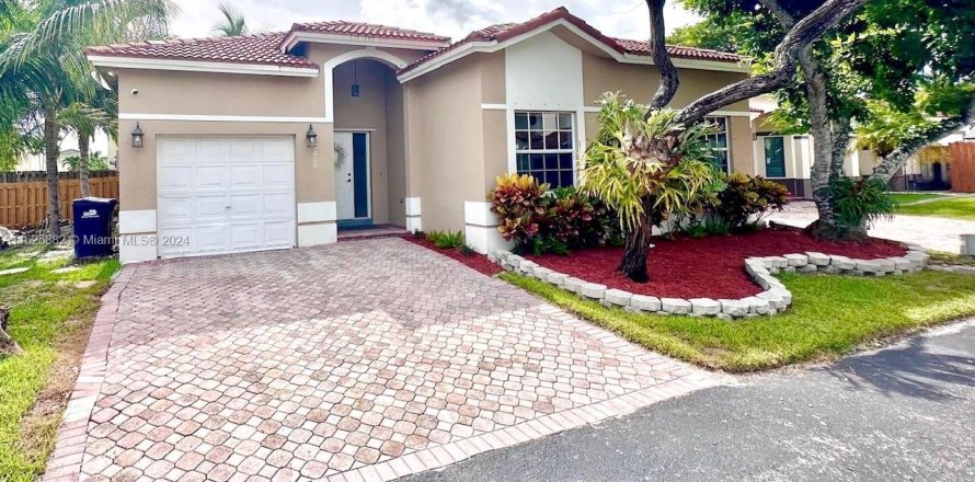 Casa en Cutler Bay, Florida 3 dormitorios, 127.55 m2 № 1272489