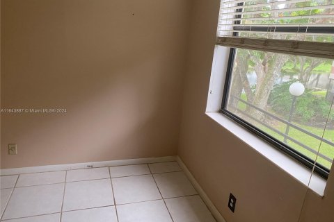 Condo in Coconut Creek, Florida, 2 bedrooms  № 1325870 - photo 20