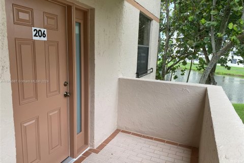 Condo in Coconut Creek, Florida, 2 bedrooms  № 1325870 - photo 4