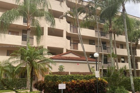 Condo in Coconut Creek, Florida, 2 bedrooms  № 1325870 - photo 1