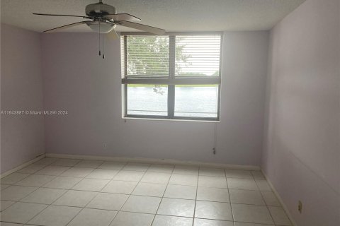 Condominio en venta en Coconut Creek, Florida, 2 dormitorios, 120.77 m2 № 1325870 - foto 11