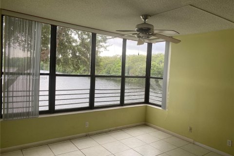 Copropriété à vendre à Coconut Creek, Floride: 2 chambres, 120.77 m2 № 1325870 - photo 7