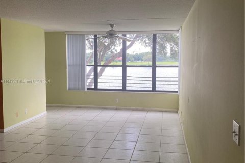 Copropriété à vendre à Coconut Creek, Floride: 2 chambres, 120.77 m2 № 1325870 - photo 22