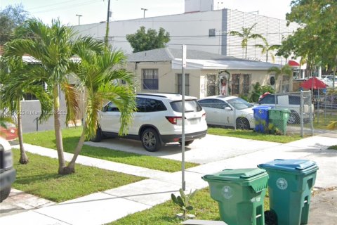 Commercial property in Miami, Florida 193.89 sq.m. № 718180 - photo 8