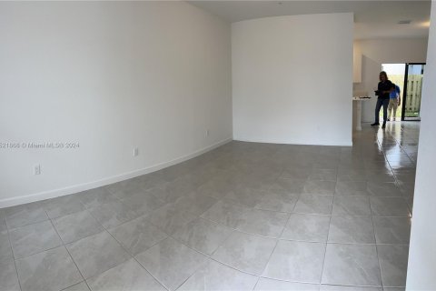 Adosado en venta en Pembroke Pines, Florida, 3 dormitorios № 972261 - foto 19