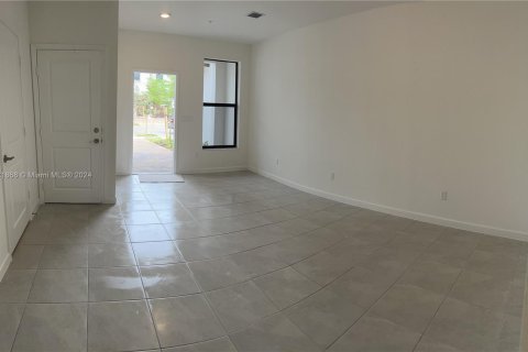 Adosado en venta en Pembroke Pines, Florida, 3 dormitorios № 972261 - foto 13