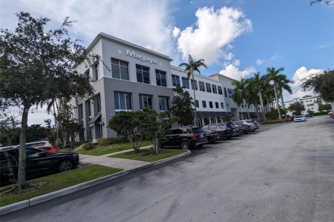 Office in Doral, Florida № 708150 - photo 4