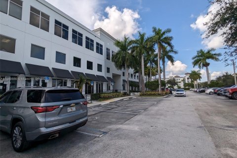 Bureau à louer à Doral, Floride № 708150 - photo 1