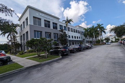 Office in Doral, Florida № 708150 - photo 25