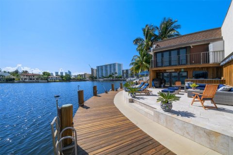 Touwnhouse à vendre à North Miami Beach, Floride: 3 chambres, 158.86 m2 № 689002 - photo 18