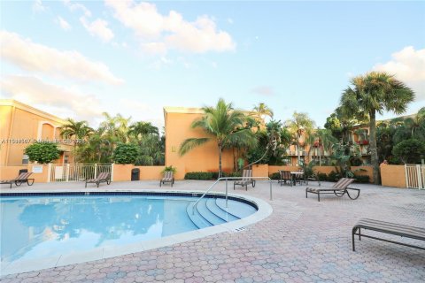 Condominio en venta en Hialeah, Florida, 2 dormitorios, 112.41 m2 № 1013596 - foto 9