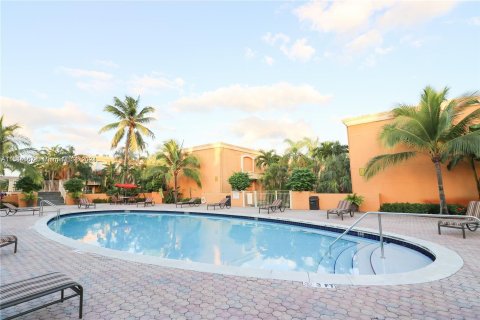 Condominio en venta en Hialeah, Florida, 2 dormitorios, 112.41 m2 № 1013596 - foto 8