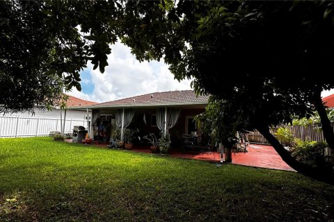 House in Homestead, Florida 3 bedrooms, 113.34 sq.m. № 1348434 - photo 2