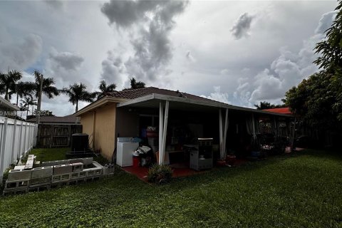 House in Homestead, Florida 3 bedrooms, 113.34 sq.m. № 1348434 - photo 3