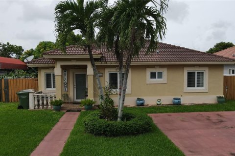 House in Homestead, Florida 3 bedrooms, 113.34 sq.m. № 1348434 - photo 1