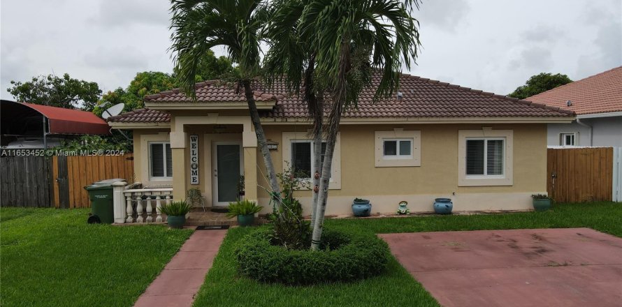 House in Homestead, Florida 3 bedrooms, 113.34 sq.m. № 1348434