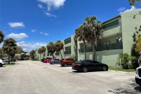 Condominio en venta en Coral Springs, Florida, 2 dormitorios, 111.48 m2 № 1348478 - foto 16