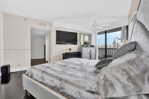 Condo in Aventura, Florida, 2 bedrooms  № 1348477 - photo 17