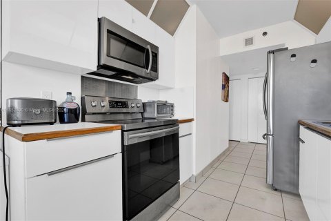 Condo in Aventura, Florida, 2 bedrooms  № 1348477 - photo 8