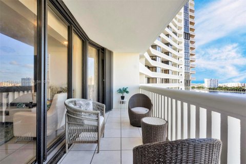 Condo in Aventura, Florida, 2 bedrooms  № 1348477 - photo 13