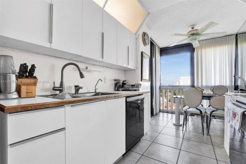 Copropriété à vendre à Aventura, Floride: 2 chambres, 114.27 m2 № 1348477 - photo 9