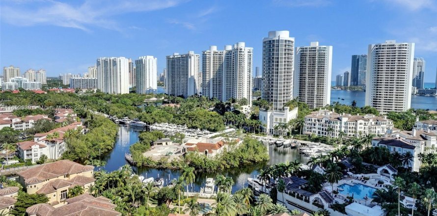 Condo in Aventura, Florida, 2 bedrooms  № 1348477