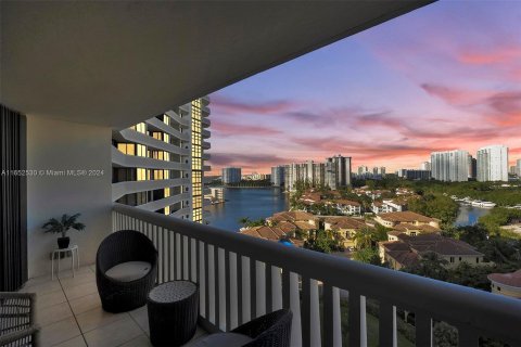 Condo in Aventura, Florida, 2 bedrooms  № 1348477 - photo 18