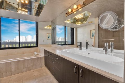 Copropriété à vendre à Aventura, Floride: 2 chambres, 114.27 m2 № 1348477 - photo 21