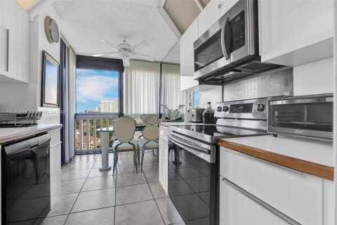 Copropriété à vendre à Aventura, Floride: 2 chambres, 114.27 m2 № 1348477 - photo 10