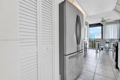 Condo in Aventura, Florida, 2 bedrooms  № 1348477 - photo 11