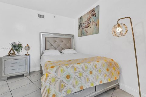 Condo in Aventura, Florida, 2 bedrooms  № 1348477 - photo 24