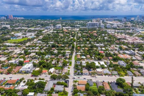 House in Fort Lauderdale, Florida 2 bedrooms, 136.75 sq.m. № 1348518 - photo 10