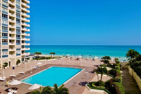 Copropriété à vendre à Hallandale Beach, Floride: 3 chambres, 132.11 m2 № 1271277 - photo 3