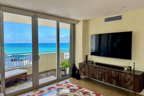 Copropriété à vendre à Hallandale Beach, Floride: 3 chambres, 132.11 m2 № 1271277 - photo 15