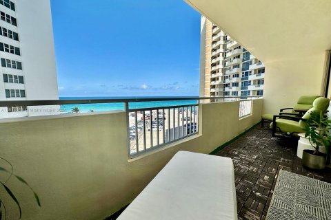 Copropriété à vendre à Hallandale Beach, Floride: 3 chambres, 132.11 m2 № 1271277 - photo 16