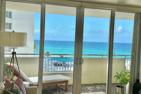 Copropriété à vendre à Hallandale Beach, Floride: 3 chambres, 132.11 m2 № 1271277 - photo 5