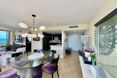 Copropriété à vendre à Hallandale Beach, Floride: 3 chambres, 132.11 m2 № 1271277 - photo 25