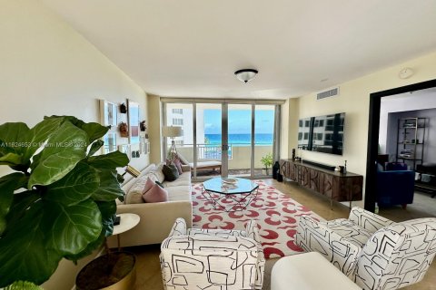 Condo in Hallandale Beach, Florida, 3 bedrooms  № 1271277 - photo 7