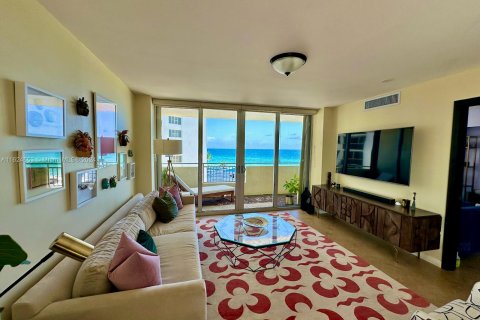 Copropriété à vendre à Hallandale Beach, Floride: 3 chambres, 132.11 m2 № 1271277 - photo 10