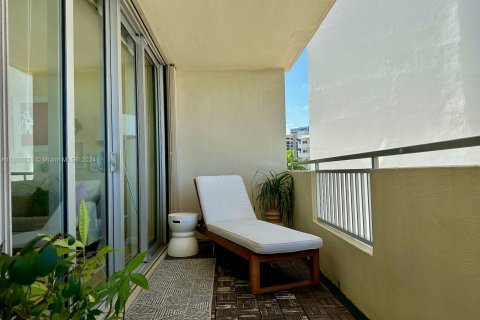 Condo in Hallandale Beach, Florida, 3 bedrooms  № 1271277 - photo 19