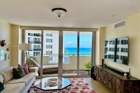 Copropriété à vendre à Hallandale Beach, Floride: 3 chambres, 132.11 m2 № 1271277 - photo 9